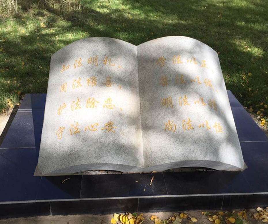 红色雕塑3
