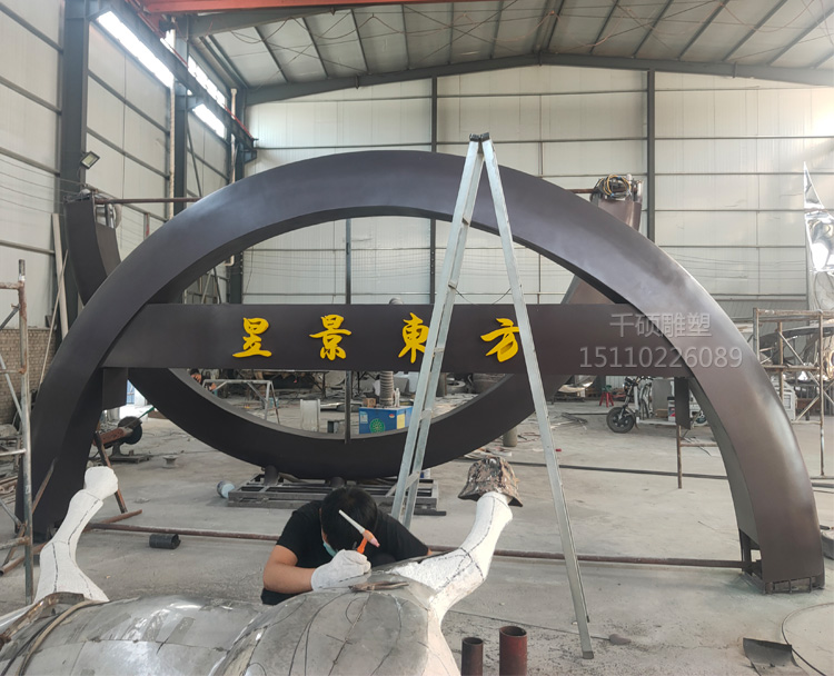 山东德州不锈钢圆环雕塑(图1)