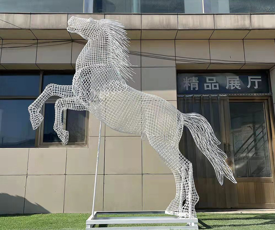 2.8米高不锈钢镂空马雕塑(图4)